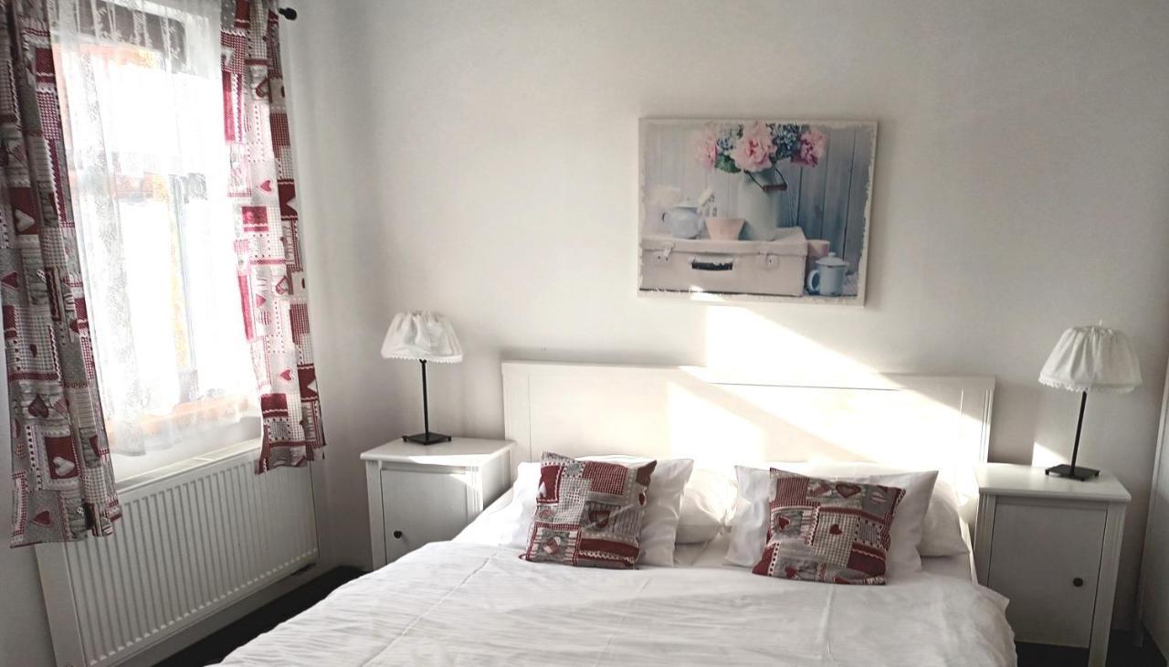 Hotel Strelnice Teplice nad Metuji Bagian luar foto