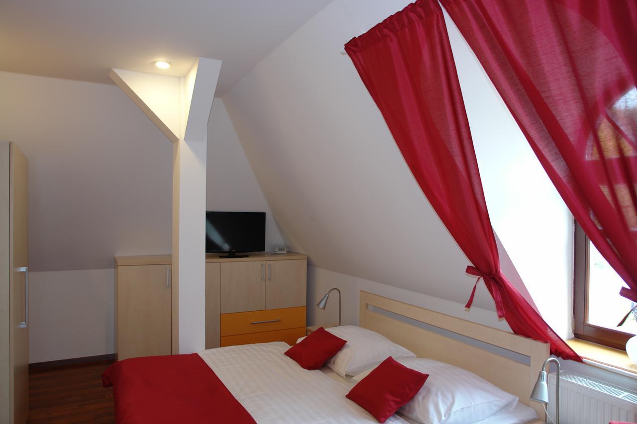 Hotel Strelnice Teplice nad Metuji Bagian luar foto